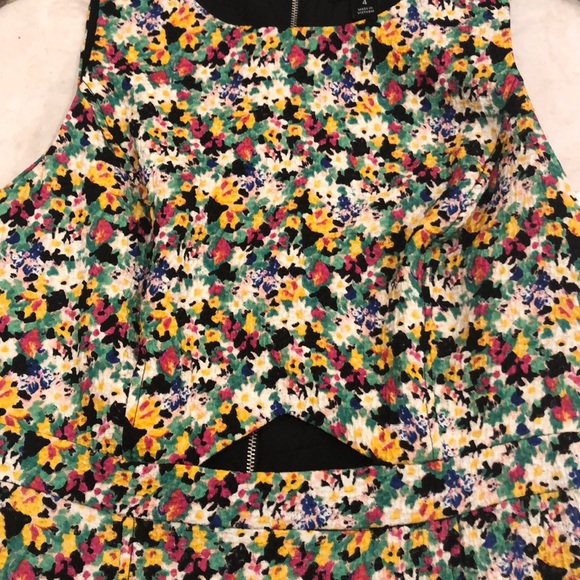 Gorgeous multi flower color dress. - Picture 6 of 7